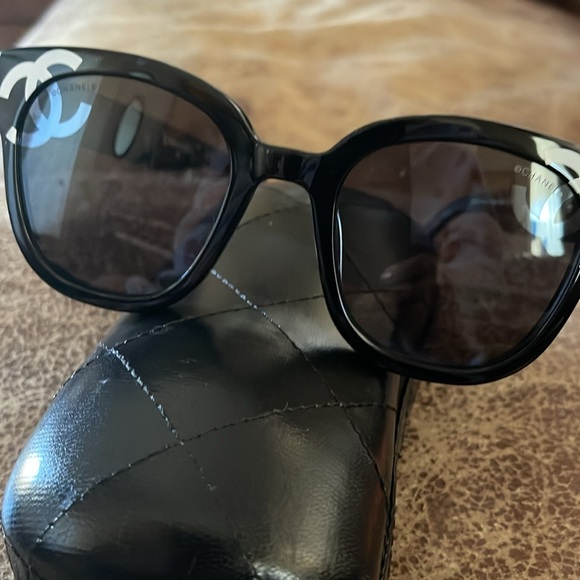 Chanel black sunglasses, authentic , worn once, I need prescription sunglasses, - Picture 7 of 7
